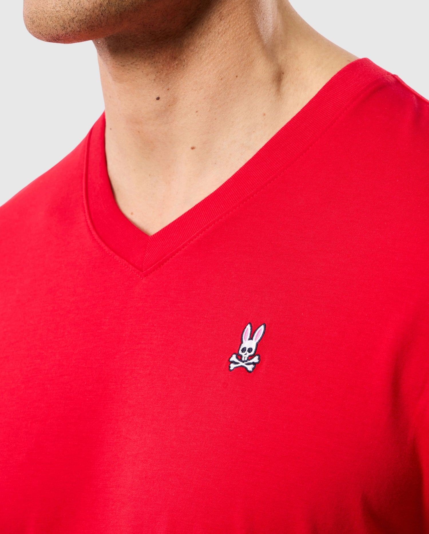 MENS CLASSIC V NECK TEE - B6U100CRPC - Image 3
